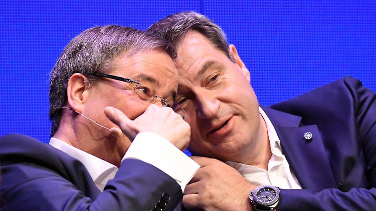 Miese Umfragewerte und eine ungeklärte K-Frage - auf die Union dürften schwierige Wochen zukommen. So harmonisch wie auf diesem Archivbild von 2019 gehen Laschet und Söder nicht mehr miteinander um.