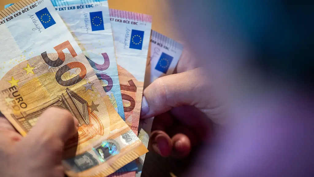 Dresdner-Ifo-Forscher-halten-die-Parteien-beim-Thema-Rente-fuer-ideenlos-Illustration