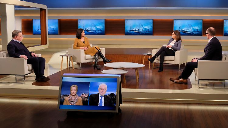 Es diskutierten: Hausärztevertreter Ulrich Weigeldt (l.), Journalistin Samiha Shafy ("Die Zeit"), Janosch Dahmen (Bündnis 90/Die Grünen) und zugeschaltet Manuela Schwesig (SPD), Wolfgang Kubicki (FDP).