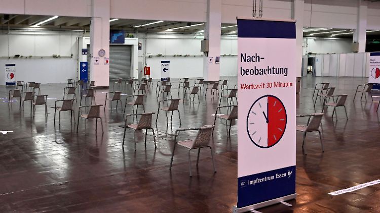 Impfenzentren statt Messen. Wann wieder Aussteller und Gäste in Deutschlands Messehallen ziehen dürfen, ist noch nicht absehbar.