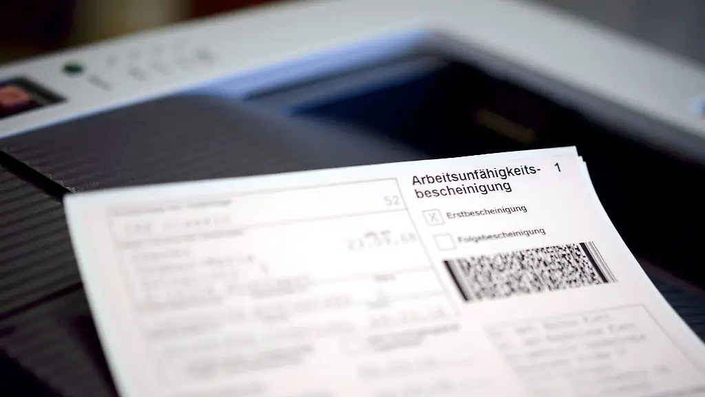 Die-Wiedereinfuehrung-eines-Karenztages-wuerde-vor-allem-Druck-auf-Beschaeftigte-ausueben-mahnt-der-Unternehmerverband