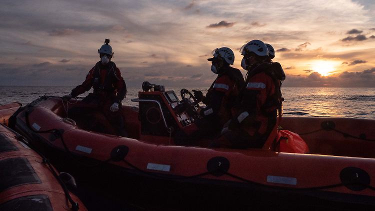 Die Hilfsorganisation Sea-Watch kritisiert das Vorgehen der italienischen Behörden.