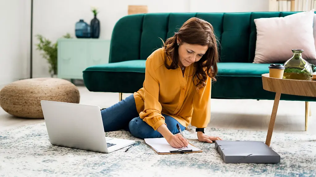 Gute-Finanzvorsaetze-beginnen-haeufig-mit-einem-Kassensturz-und-zwar-schriftlich