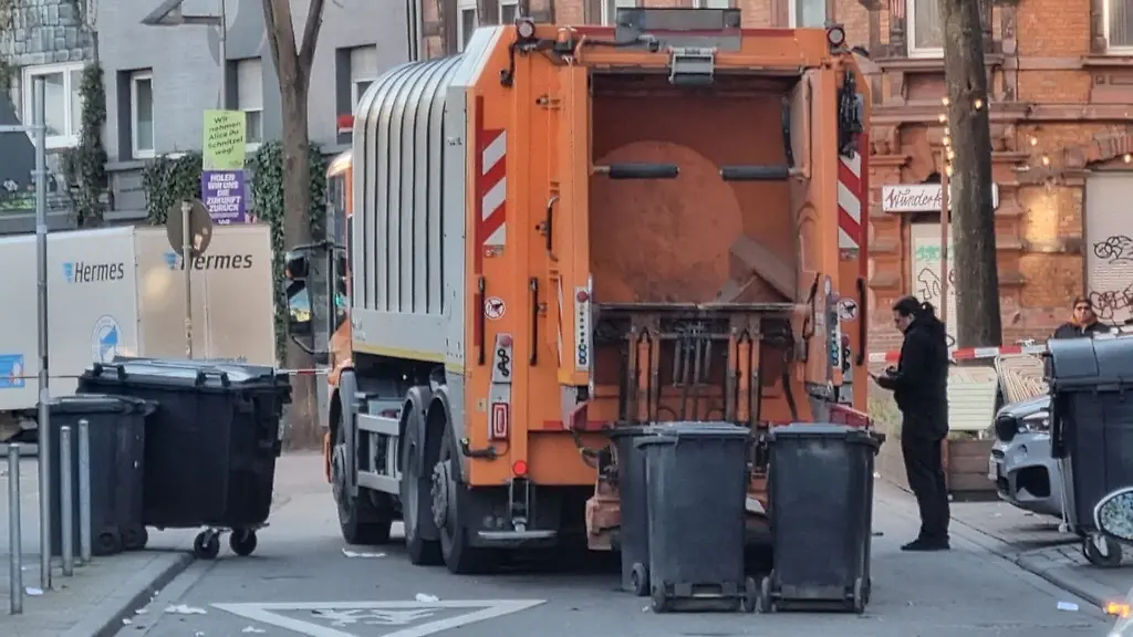 Die-Ursache-fuer-die-Verpuffung-am-Muellauto-ist-vorerst-unklar