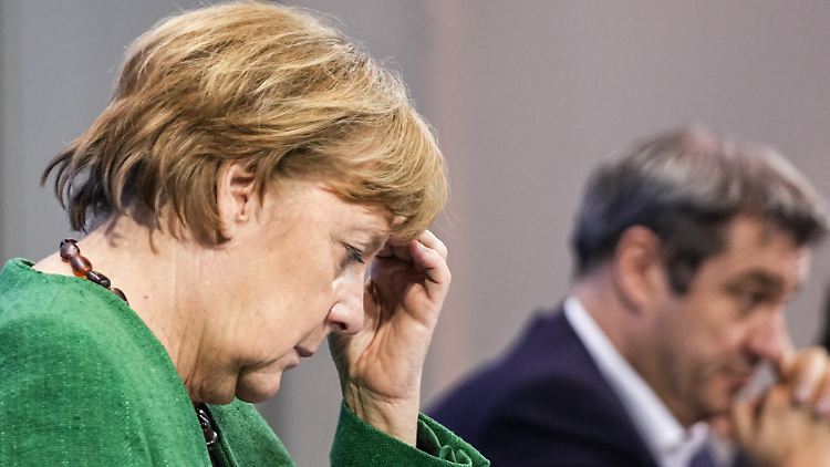 Nach 15 Stunden Verhandlungen auch erschöpft: Kanzlerin Angela Merkel und Bayerns Regierungschef Markus Söder.