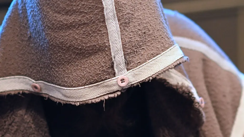 Dem-Mann-werden-unter-anderem-die-Vorbereitung-einer-schweren-staatsgefaehrdenden-Gewalttat-sowie-die-Verwendung-von-Kennzeichen-verfassungswidriger-Organisationen-vorgeworfen