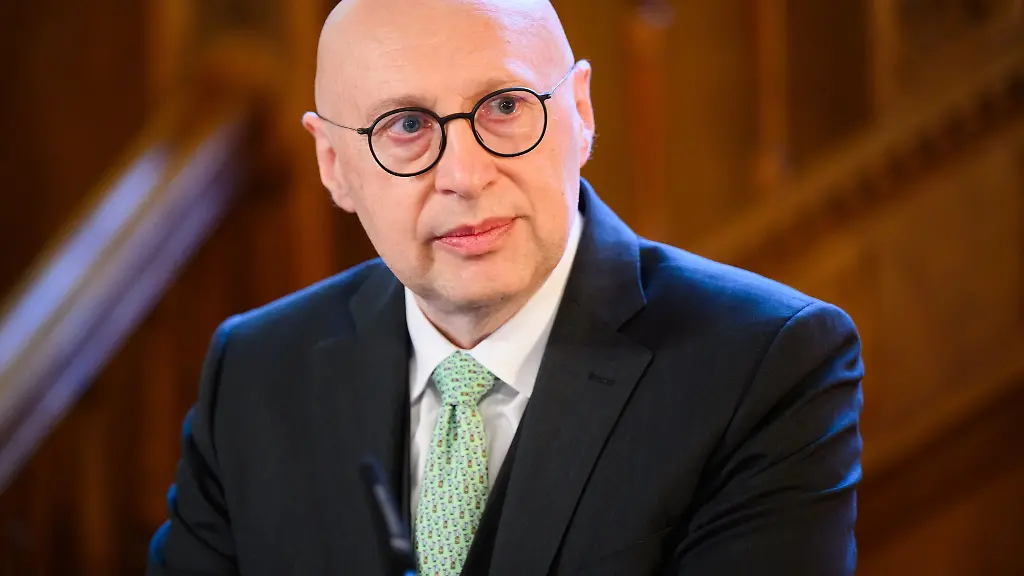 2014-erhielt-Hell-fuer-die-Erfindung-superaufloesender-Mikroskope-den-Nobelpreis