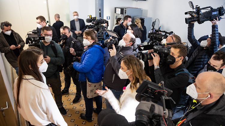 Der Prozess stößt auf großes Medieninteresse.