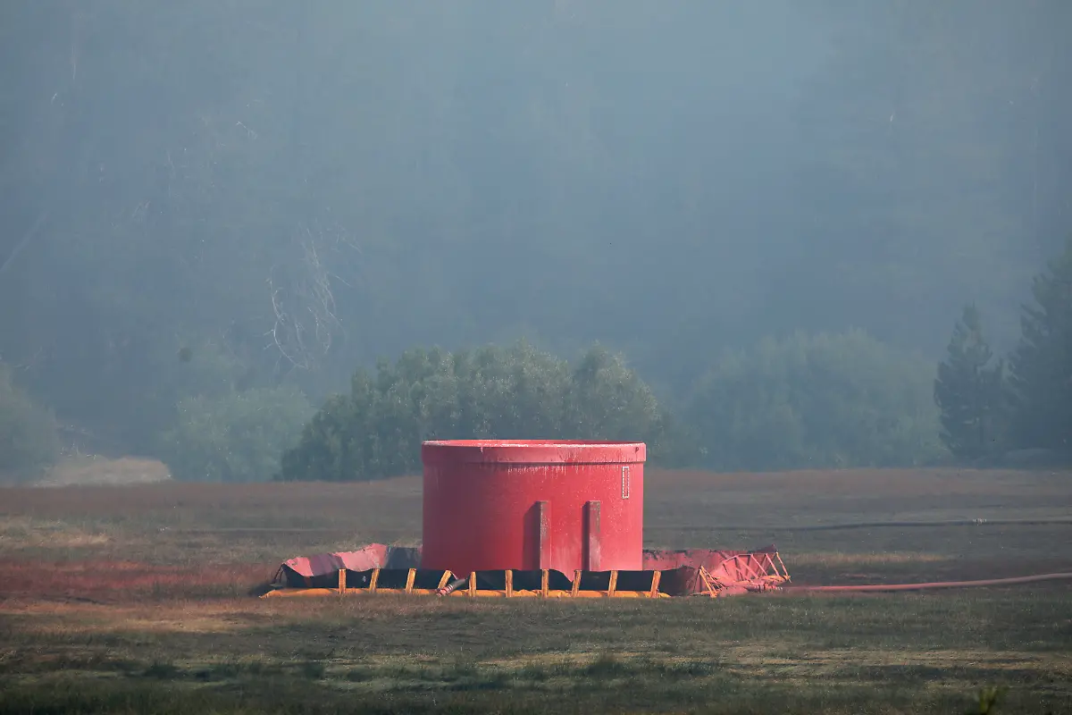 2021-08-01T233640Z-349085487-RC2GWO9G4G1G-RTRMADP-3-USA-WEATHER-WILDFIRES