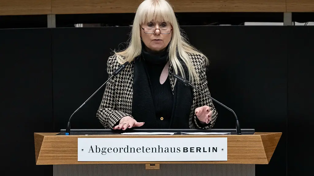 Innensenatorin-Iris-Spranger-blickt-schon-auf-den-naechsten-Jahreswechsel