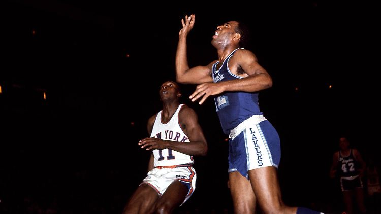 Baylor (rechts) im Einsatz für die Los Angeles Lakers 1968.