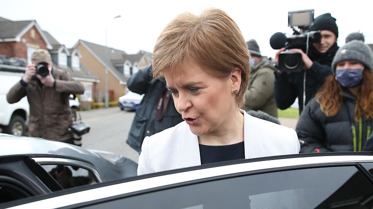 "Wenn Sie glauben, Sie könnten mich aus dem Amt jagen, irren Sie sich und beurteilen mich falsch", sagte Sturgeon.