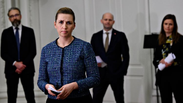 Dänemarks Ministerpräsidentin Frederiksen verkündet ihre umfassende Öffnungsstrategie samt Lockdown-Ende.