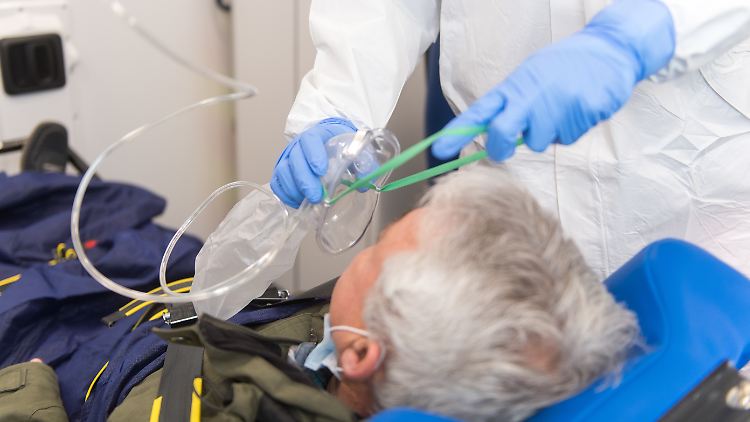 Es liegen weniger Menschen im Alter von 80 Jahren mit einer Covid-19-Erkrankung auf den Intensivstationen.