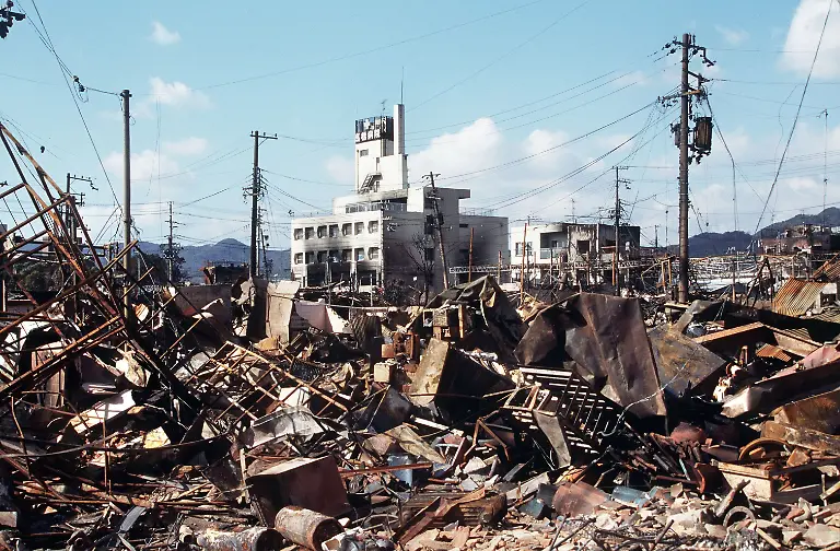 Zerstoerte-Haeuser-im-Stadtteil-Nagata-Ward-Kobe2