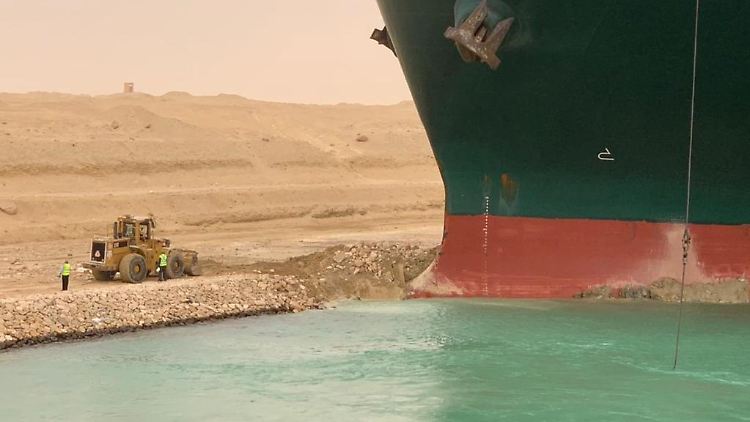 2021-03-24T080052Z_2068522214_RC2KHM9DUYO5_RTRMADP_3_EGYPT-SUEZCANAL-SHIP.JPG