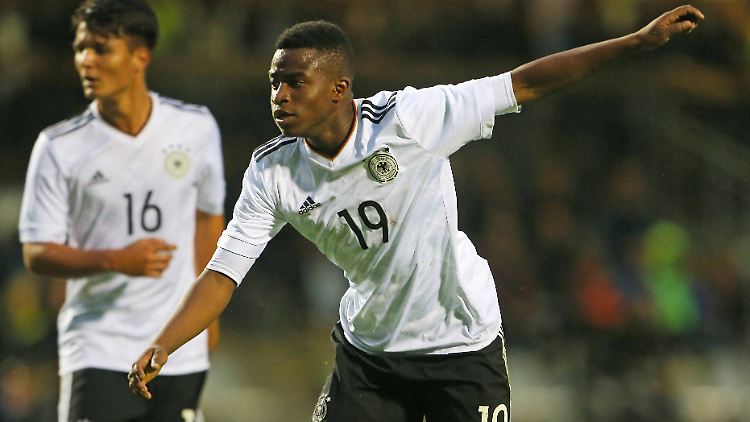 Moukoko ist der erste 16-Jährige bei einer U21-Europameisterschaft.