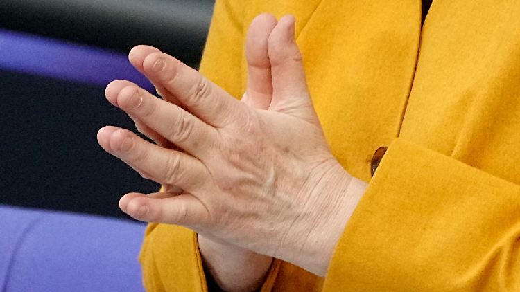 Merkel bat eindringlich um Verzeihung.
