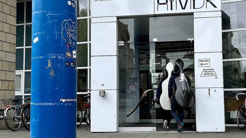 Die-Musikhochschule-platzt-aus-allen-Naehten