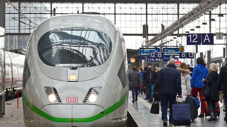 Weniger Passagiere, aber gleichbleibendes Angebot - das macht der Bahn zu schaffen.