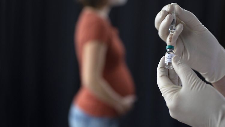 In Deutschland sind die zugelassenen Impfstoffe noch nicht für Schwangere freigegeben.