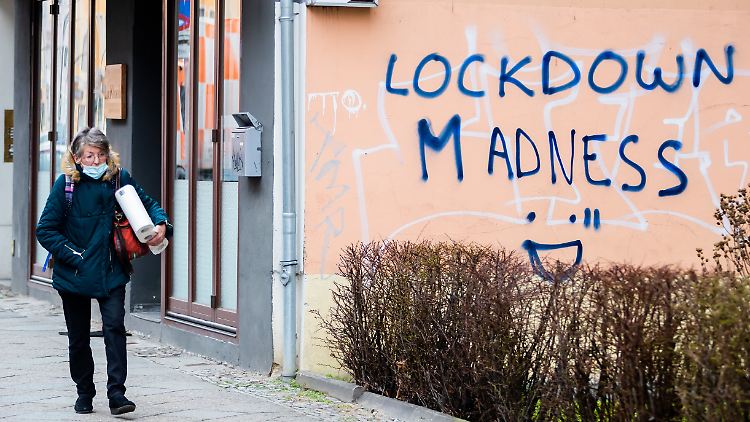 "Lockdown-Wahnsinn" - ein Spruch an einer Berliner Hauswand.