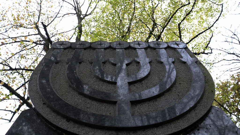 Der-Rechtsausschuss-des-Landtags-hat-der-Verfassungsaenderung-zugestimmt-Damit-ist-der-Weg-frei-fuer-die-Abstimmung-im-Parlament-Der-Schutz-und-die-Foerderung-juedischen-Lebens-soll-ein-Staatsziel-werden