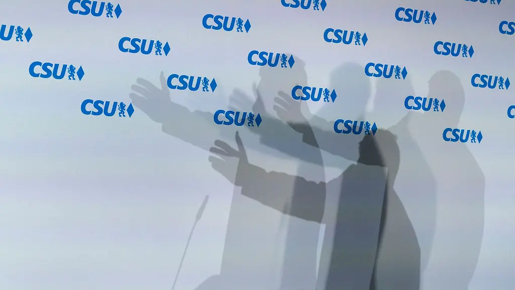 Eine-neue-Umfrage-sieht-die-CSU-in-Bayern-bei-42-Prozent