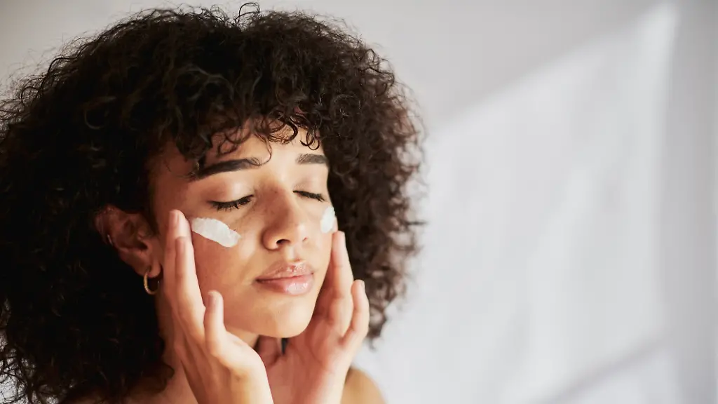 Trockene-Haut-im-Winter-Mit-den-richtigen-Tipps-und-Pflegeprodukten-gegensteuern