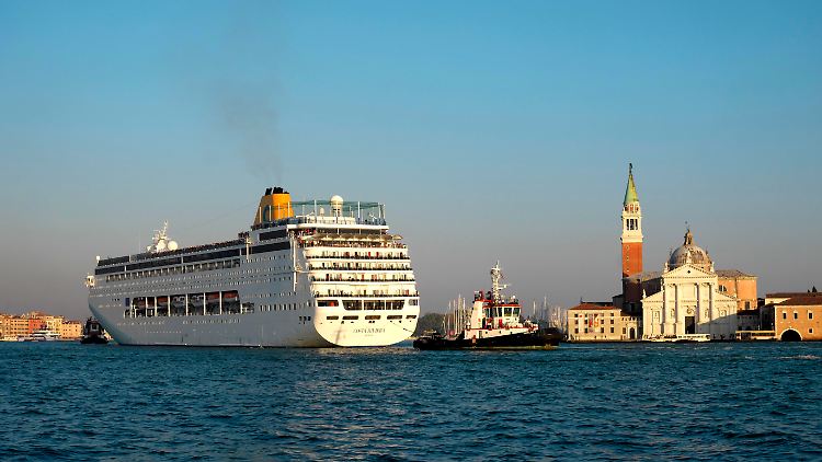 Vor der Pandemie kamen Millionen Touristen mit Kreuzfahrtschiffen nach Venedig.