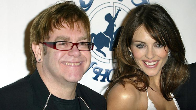 Elton John und Liz Hurley sind schon lange miteinander befreundet.