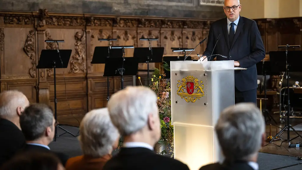 Bremens-Buergermeister-Andreas-Bovenschulte-richtet-einen-Appell-an-die-Politik