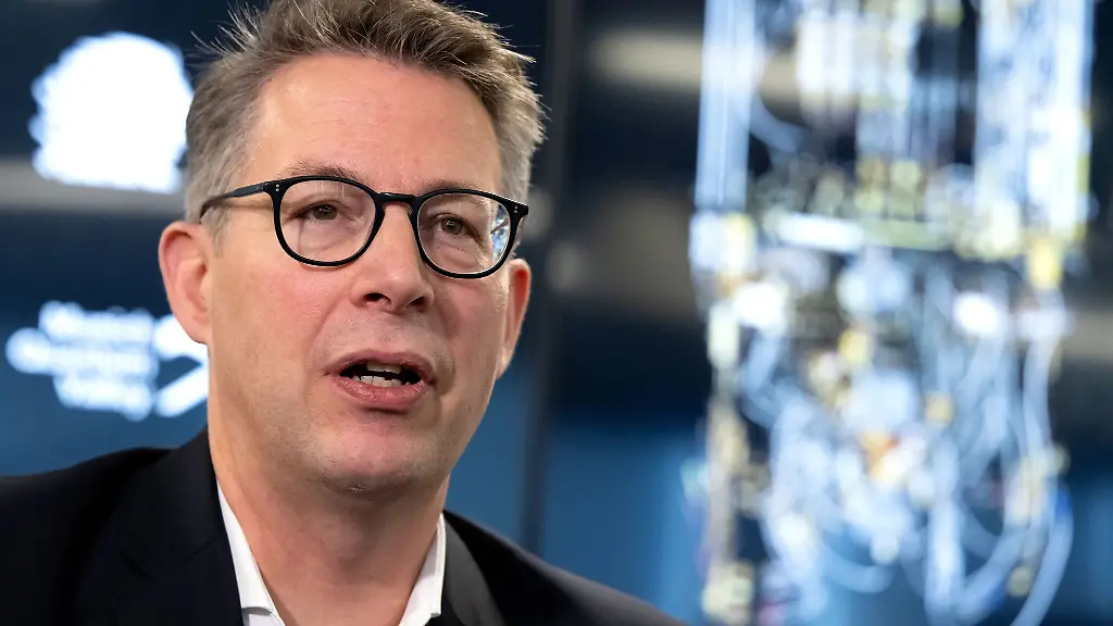 Unendlich-gluecklich-fuer-Markus-Blume-und-seine-Frau-Aurelia-hat-das-neue-Jahr-mit-einer-guten-Nachricht-begonnen