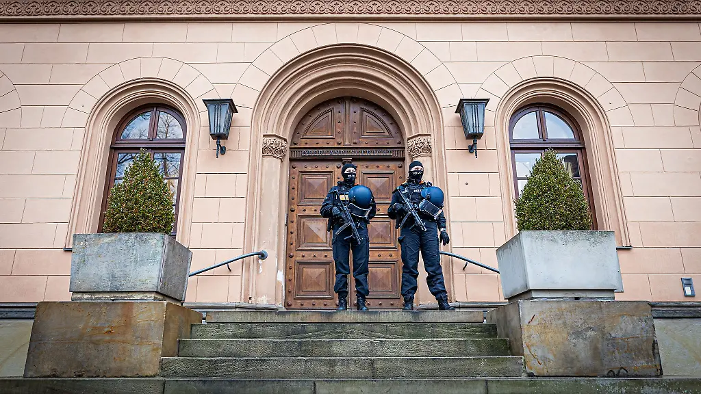 Der-Auftakt-des-Terrorprozesses-in-Celle-wurde-kurz-vor-dem-geplanten-Beginn-abgesagt