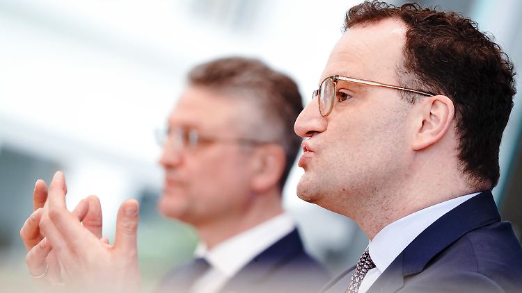 Die Bürgerinnen und Bürger sollten "im Zweifel auch mehr als die staatlichen Regeln" umsetzen, sagte Spahn.