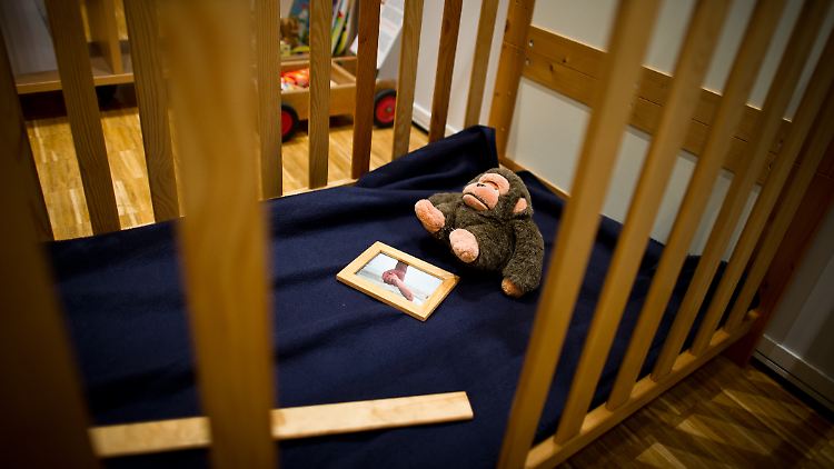 Die Mutter rief den Notruf an und sagte, dass ihr Baby nicht mehr aufwacht. (Symbolfoto)