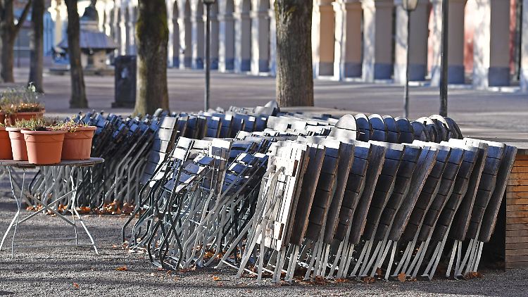 Durch den Lockdown gibt es weniger Gelegenheiten Geld auszugeben.