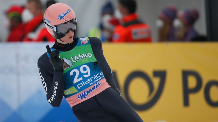 Karl Geiger fliegt allen davon.