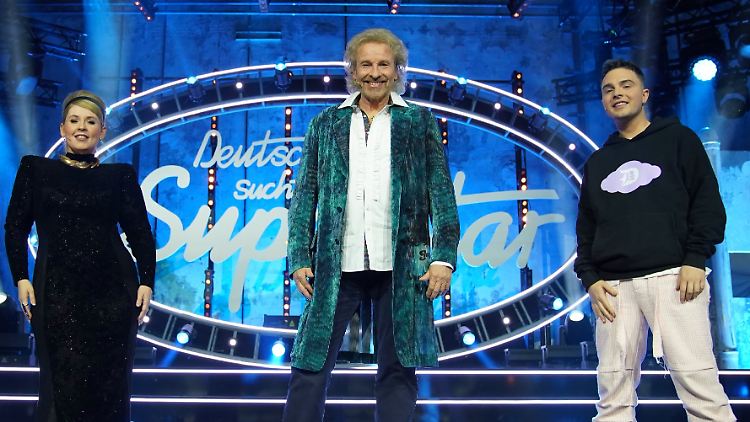 Thomas Gottschalk (Mitte) saß als Stargast-Juror neben Maite Kelly und Mike Singer in der DSDS-Jury.