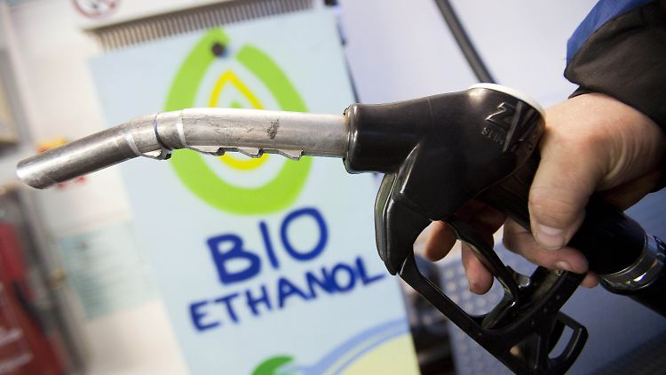 Nicht für alle Autos verträglich: Die neue Benzinsorte E10 mit höherem Bioethanolanteil.