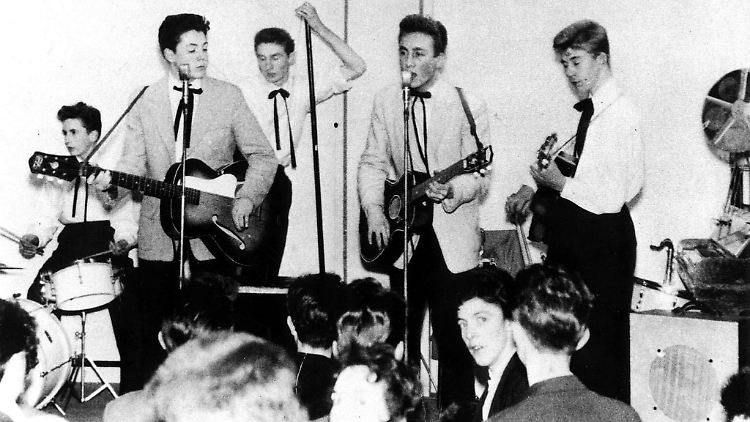 Ein Bild aus Teenager- und Vor-Beatles-Tagen: Paul McCartney (2.v.l.) 1957 mit The Quarrymen.