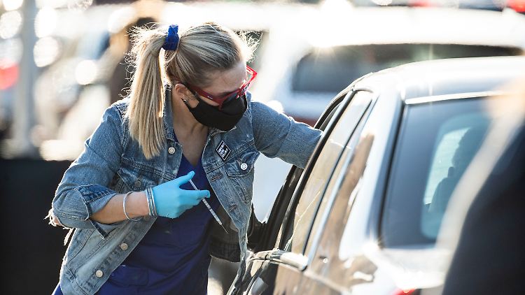 Insgesamt hat die US-Gesundheitsbehörde CDC bis vergangenen Freitag bereits 177,5 Millionen Impfdosen ausgeliefert.