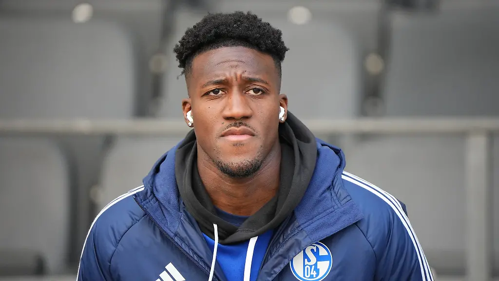 Schalkes-Bryan-Lasme-wechselt-auf-Leihbasis-in-die-Schweiz