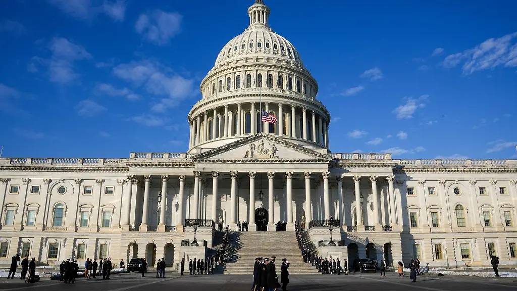 Mitglieder-des-Militaers-marschieren-waehrend-einer-Probe-fuer-die-bevorstehende-Amtseinfuehrung-des-designierten-US-Praesidenten-Trump-vor-dem-US-Kapitol