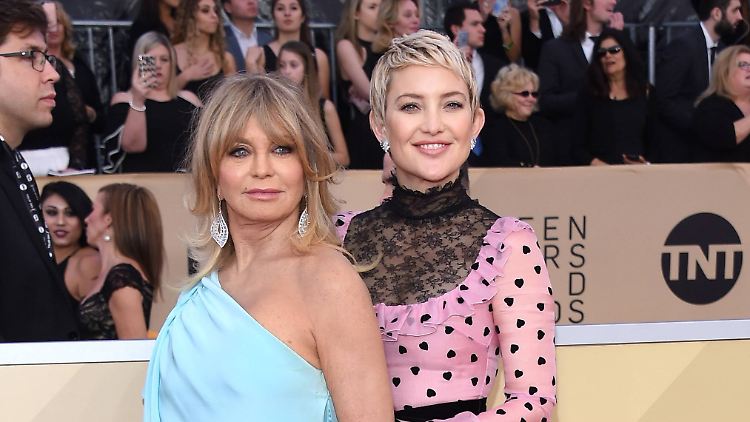 Auch oft gemeinsam auf dem roten Teppich: Mutter Goldie Hawn (l.) und Tochter Kate Hudson