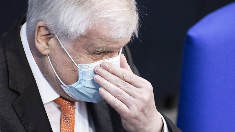 Um keine weitere Zeit im Kampf gegen Corona zu verlieren, dringt Horst Seehofer darauf, dass die Koalitionspartner so schnell wie möglich Einigkeit über ihr weiteres Vorgehen herstellen.