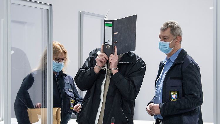 Der Täter hatte mit einem Vierkantschlüssel die Schrauben auf der ICE-Strecke gelöst. 