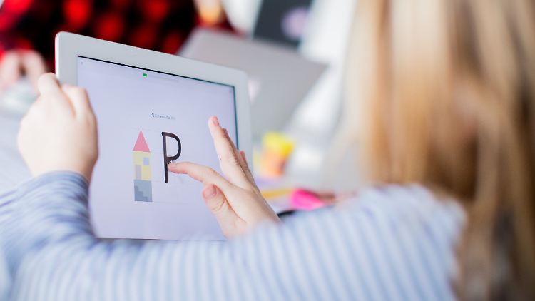 Das Tablet findet sich häufig in Kinderhänden wieder.