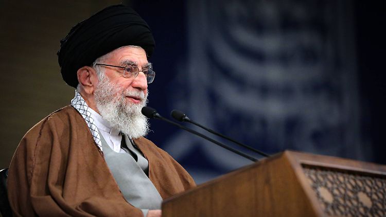 Irans geistliches Oberhaupt Ayatollah Ali Chamenei hat Strafen aufgehoben oder vermindert.