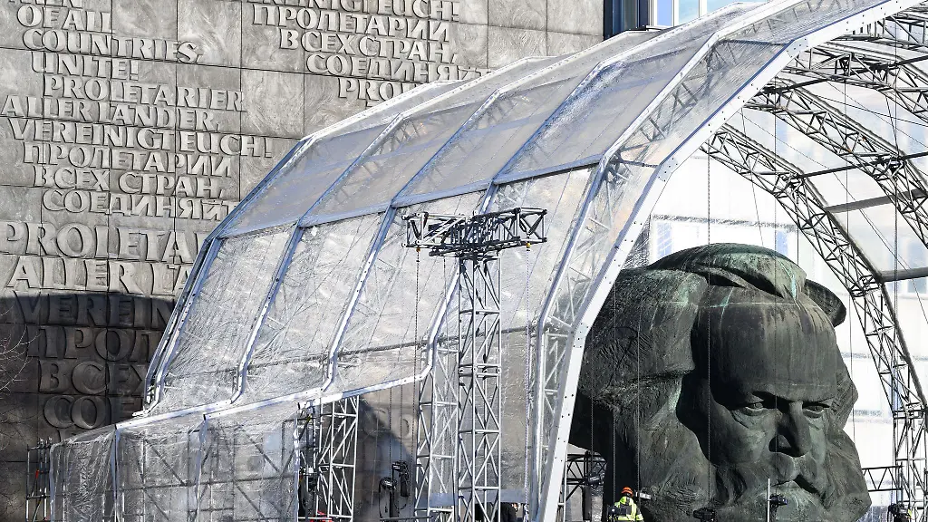 Die-grosse-Eroeffnungsshow-steigt-am-Samstagabend-am-Marx-Monument-die-Hauptbuehne-wurde-bereits-errichtet